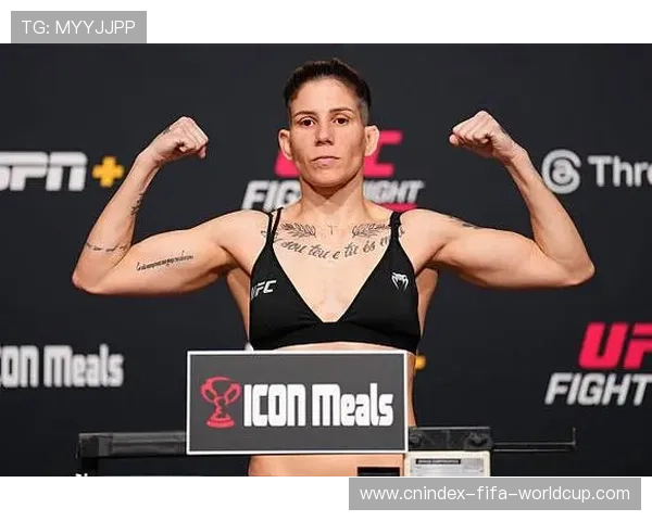 UFC格斗之夜精彩对决揭幕新篇章 世界顶级格斗选手齐聚一堂争锋搏击